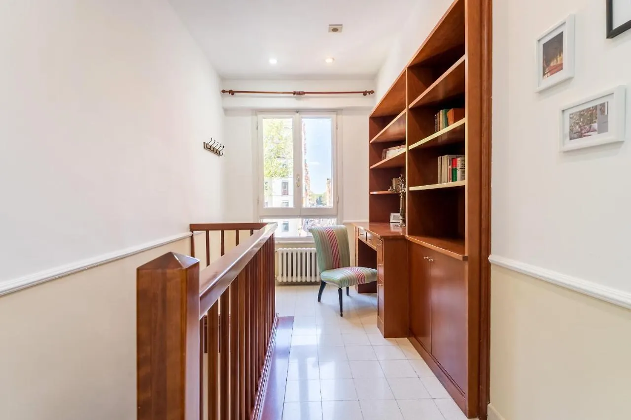 Elizabeth Penthouse, Charmy Apartment In Little London 10 Min From The Center