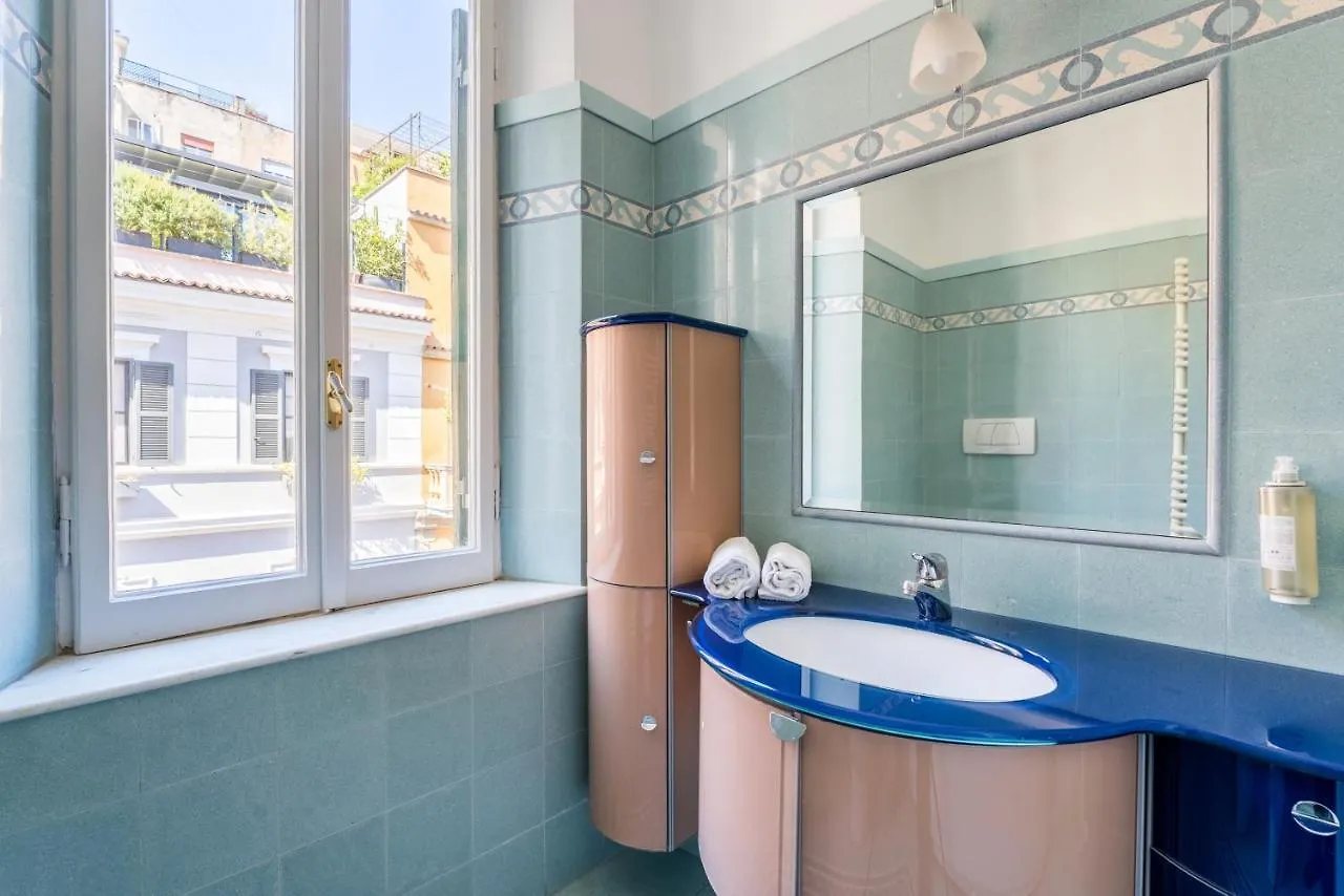 Elizabeth Penthouse, Charmy Apartment In Little London 10 Min From The Center 0*, Roma Italia