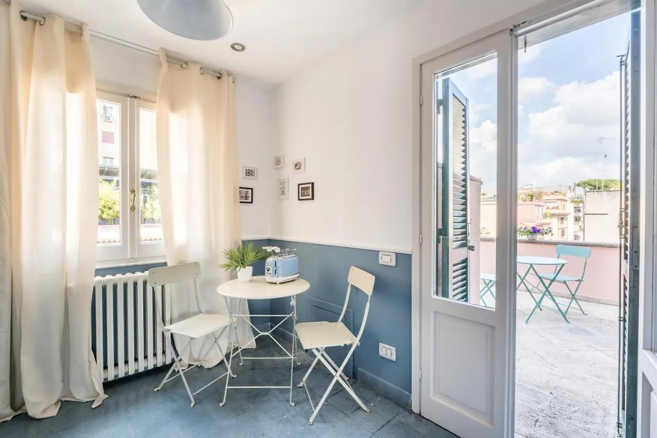 Elizabeth Penthouse, Charmy Apartment In Little London 10 Min From The Center  Roma